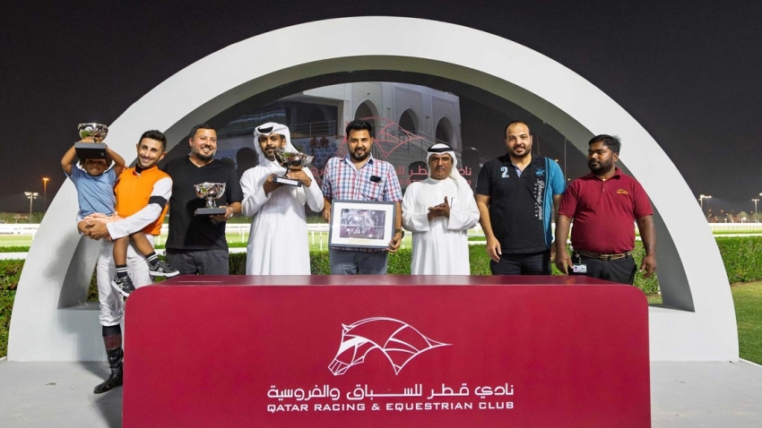 الجواد المخضرم &quot;متمرد&quot; يتوج  بكأس الهملة بفارق رأس