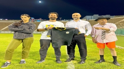 أحمد حاتم يتعاقد مع المدرب العالمي جوارديولا في فيلم المطاريد