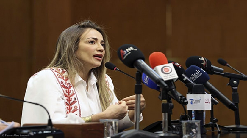 100 سيدة فلسطينية واردنية ترافق دلال أبو أمنة في &quot;مهرجان جرش&quot;